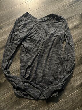 LULU 2-4? AS IS $5 start seam popped